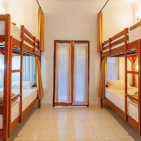 Kamasanti Hostel Toyapakeh エクステリア 写真