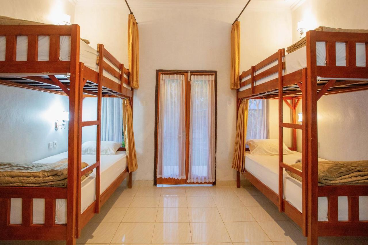 Kamasanti Hostel Toyapakeh エクステリア 写真