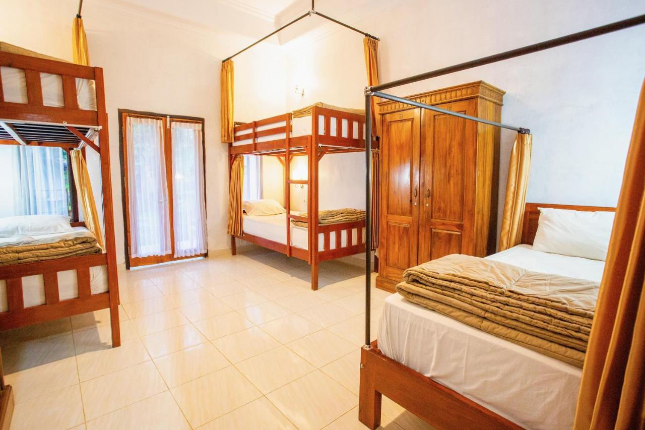 Kamasanti Hostel Toyapakeh エクステリア 写真