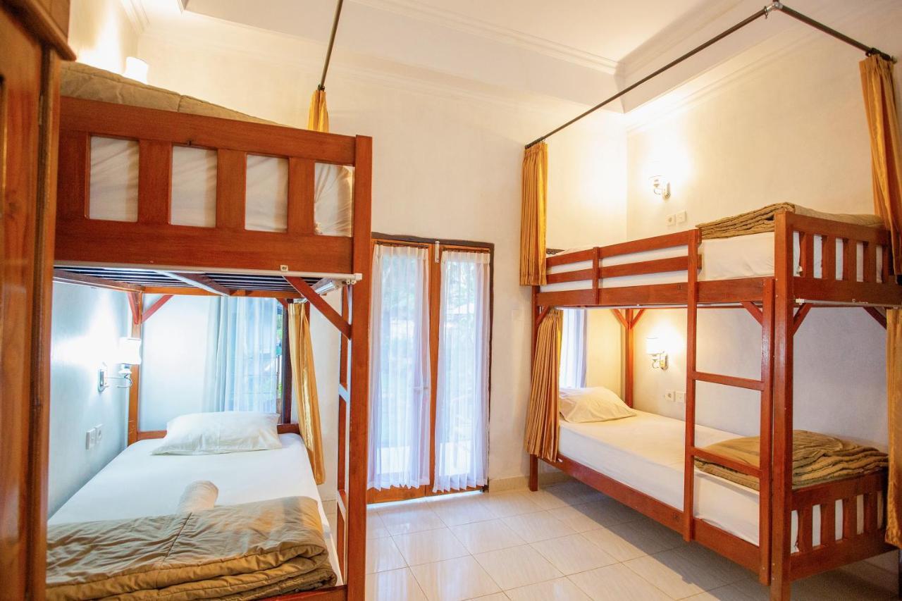 Kamasanti Hostel Toyapakeh エクステリア 写真
