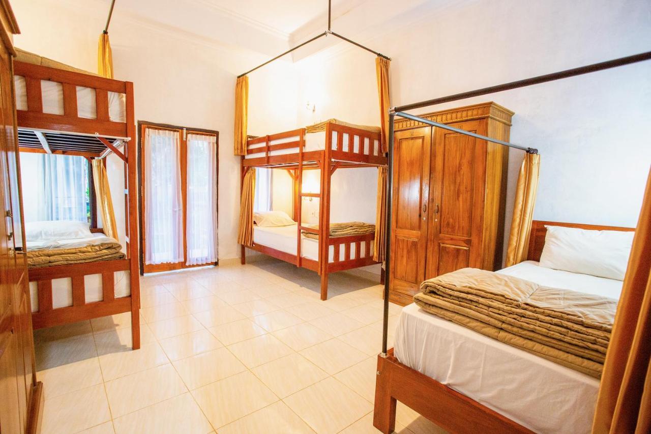 Kamasanti Hostel Toyapakeh エクステリア 写真