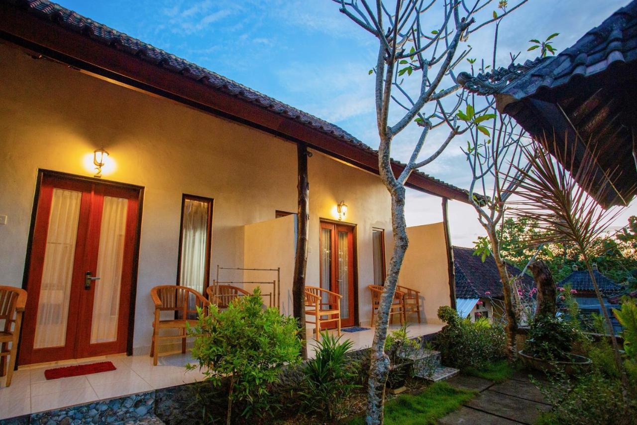 Kamasanti Hostel Toyapakeh エクステリア 写真