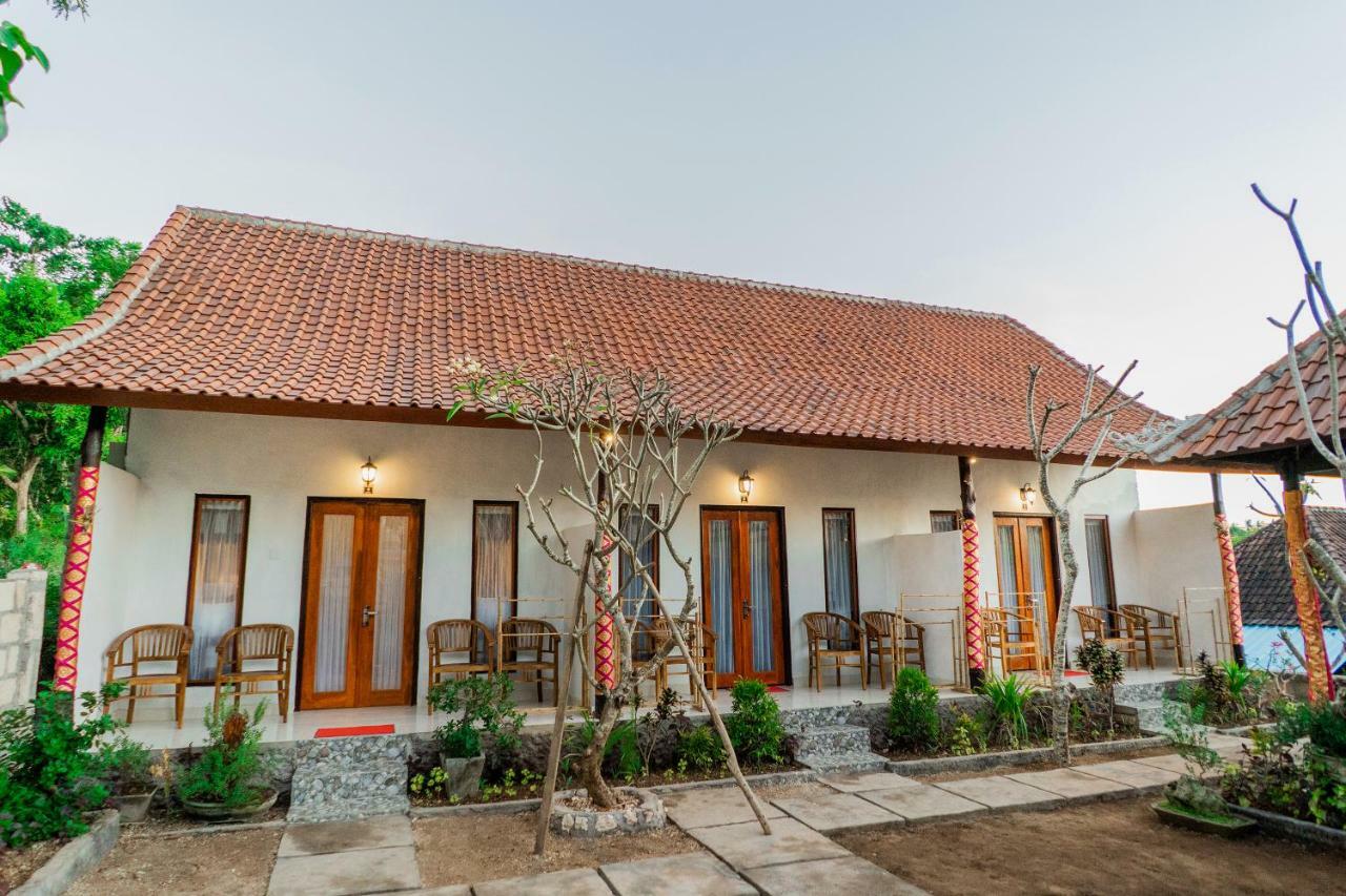 Kamasanti Hostel Toyapakeh エクステリア 写真