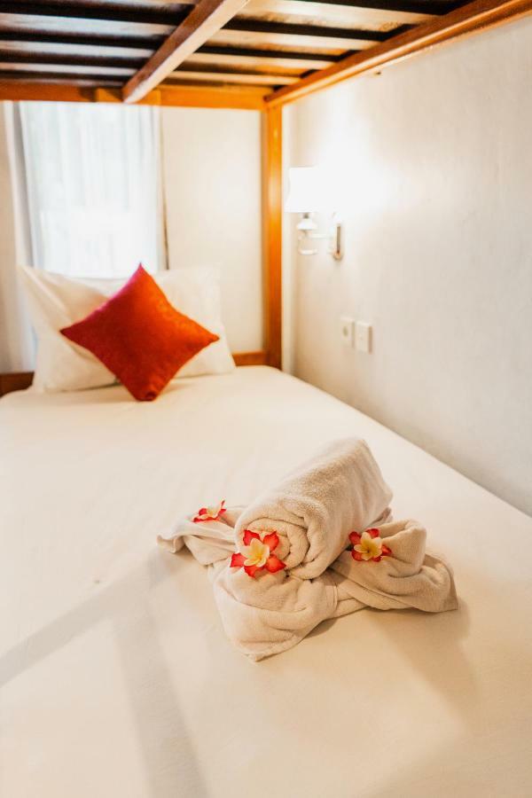 Kamasanti Hostel Toyapakeh エクステリア 写真