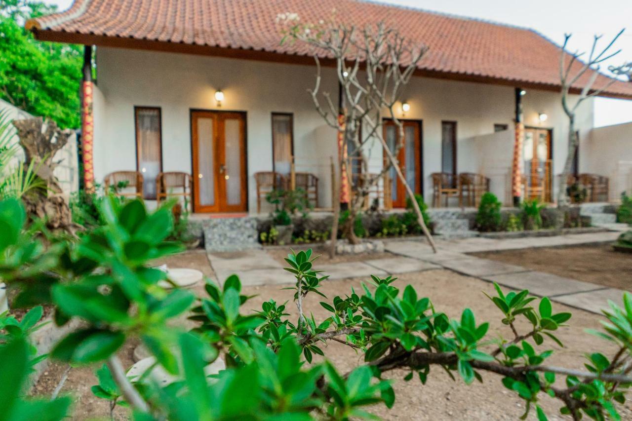 Kamasanti Hostel Toyapakeh エクステリア 写真