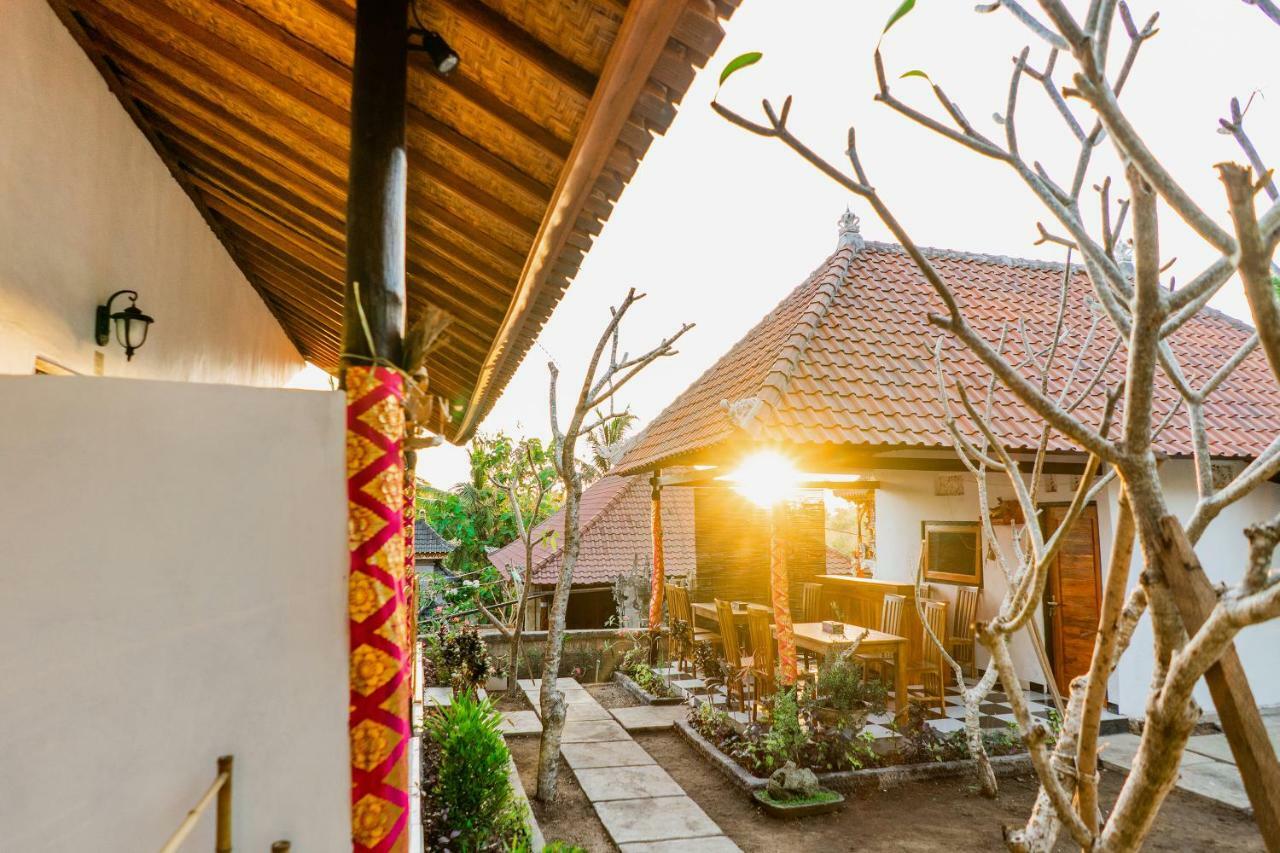 Kamasanti Hostel Toyapakeh エクステリア 写真
