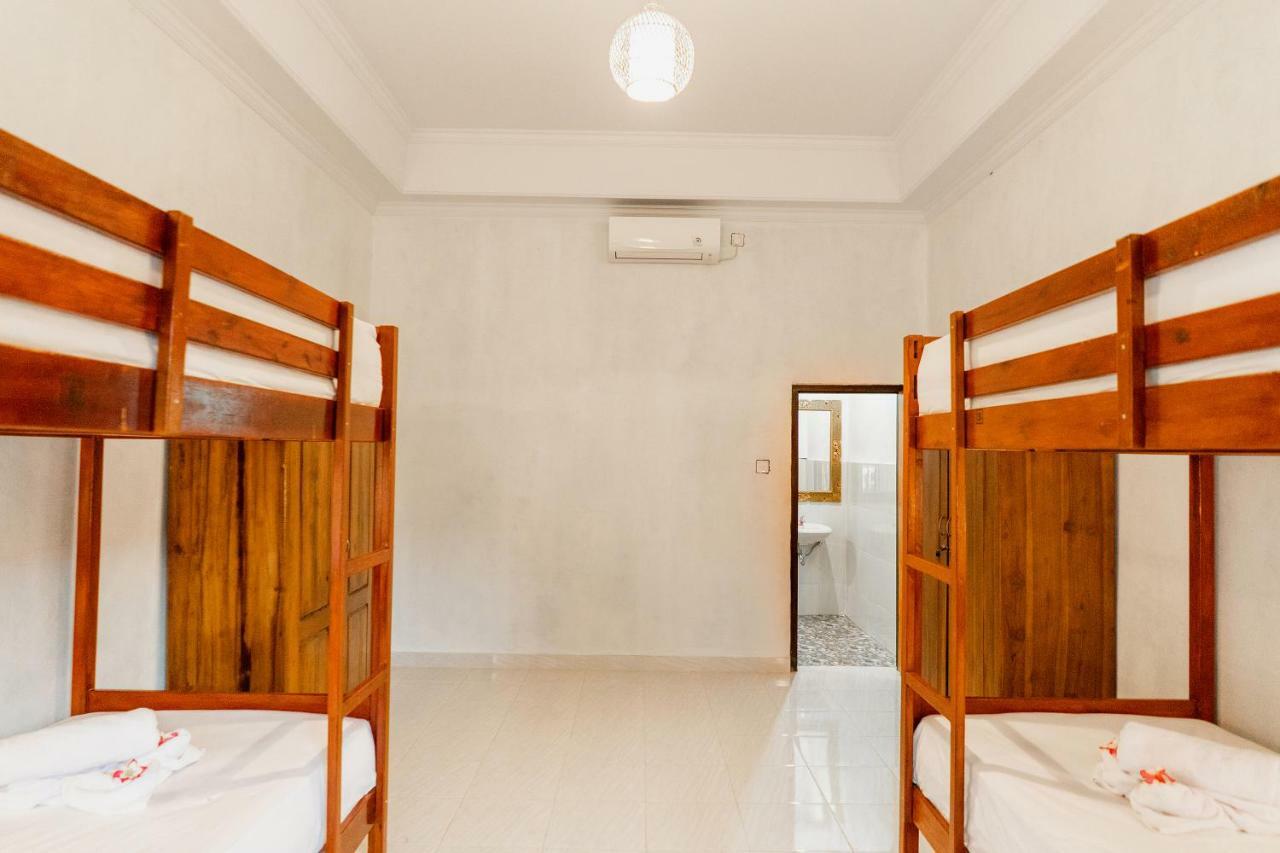 Kamasanti Hostel Toyapakeh エクステリア 写真