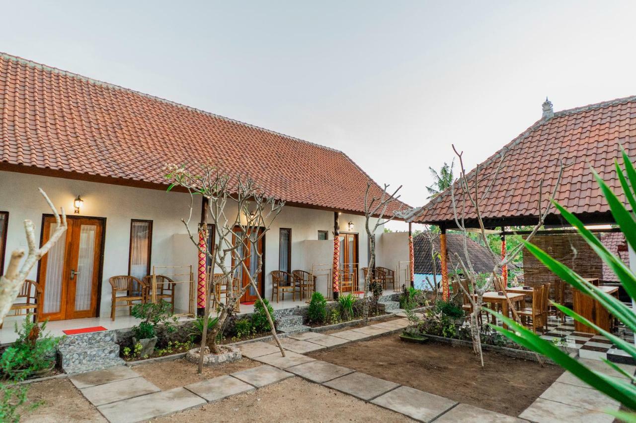 Kamasanti Hostel Toyapakeh エクステリア 写真