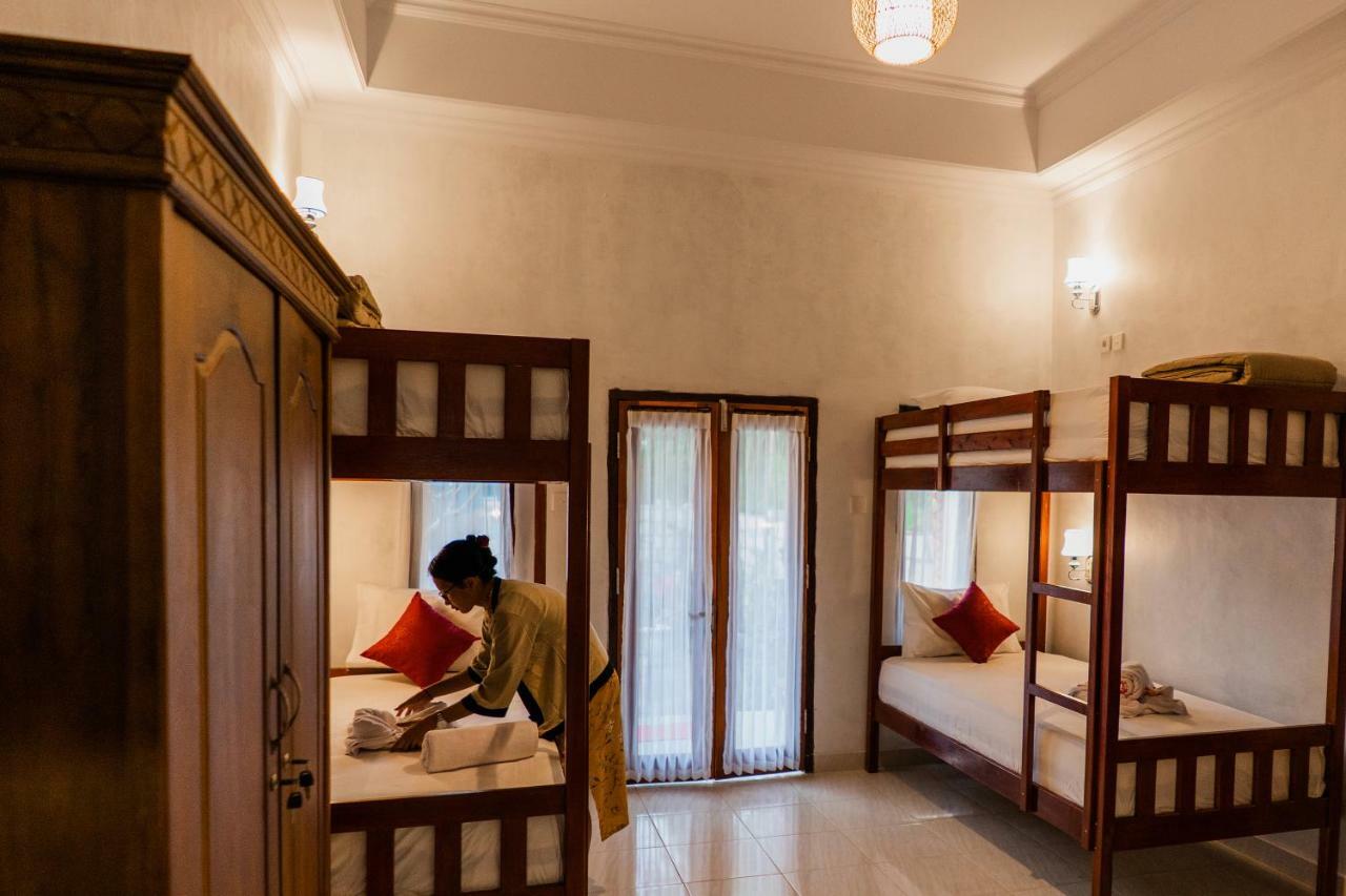 Kamasanti Hostel Toyapakeh エクステリア 写真